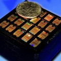 Chip “arco-íris” da IBM consegue atingir 100 Gbps de transferência por fibra óptica